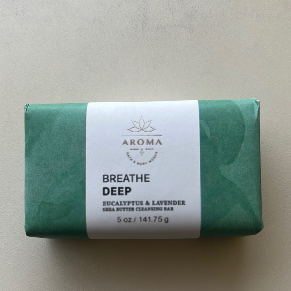 NIP Bath & Body Works Breathe Deep Eucalyptus & Lavender Cleansing Bar (5 oz)